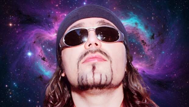 Где находится, как сейчас живет и выглядит кумир 90-х Богдан Титомир