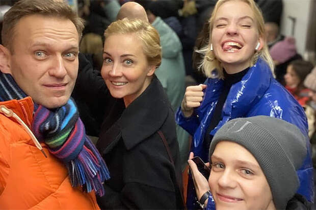 Алексей Навальный с женой Юлией и детьми