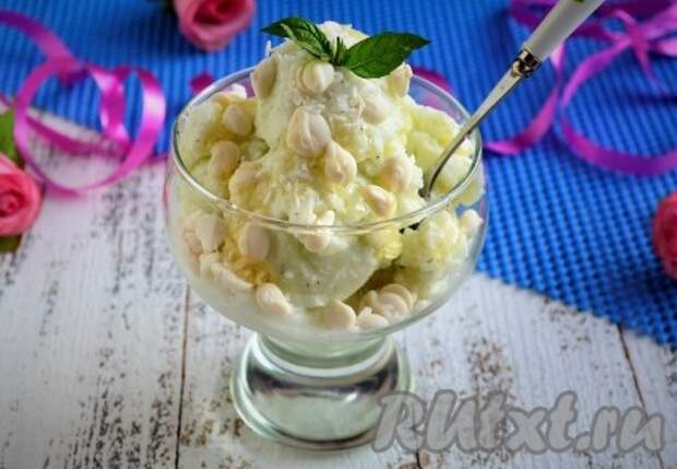 Мороженое с кокосовой стружкой