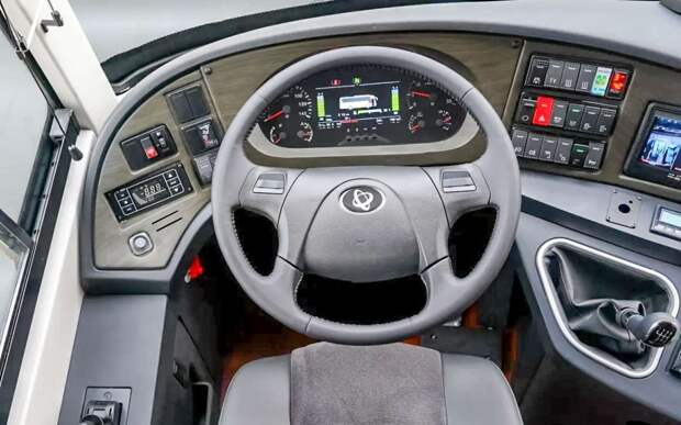 9 метров, система стабилизации в базе: новый отечественный автобус уже в продаже