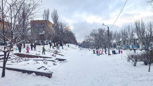 Атмосфера на Ленинском проспекте возле цирка
