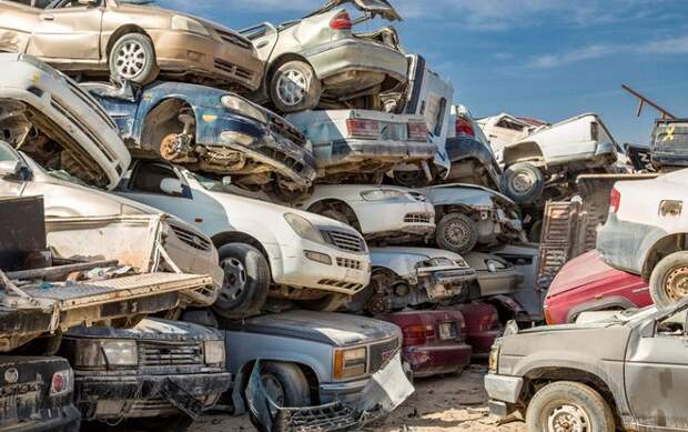Обширная автомобильная свалка в Катаре/ Фото: dohanews.co