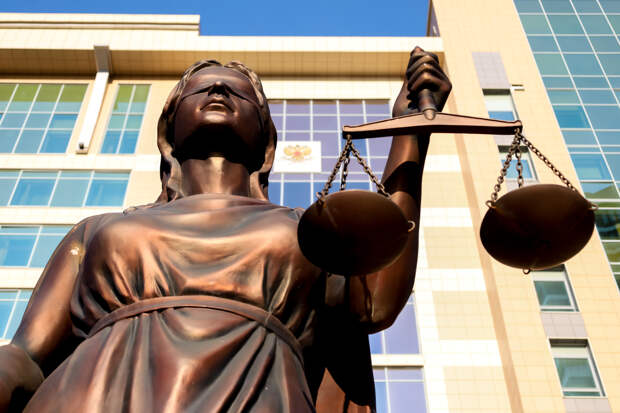 Россиянина наказали за сожженные на мемориале цветы