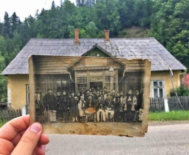 Деревенская ратуша в Румынии, фотография 1940-х годов в современности Деревенская ратуша в Румынии, фотография 1940-х годов в современности