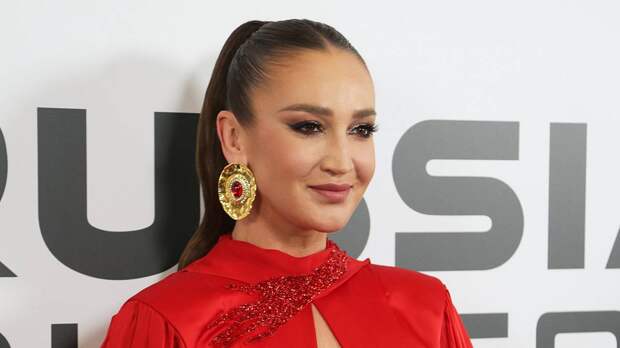 «День любви»: Бузова раскрыла, как в будущем планирует совмещать семью и карьеру