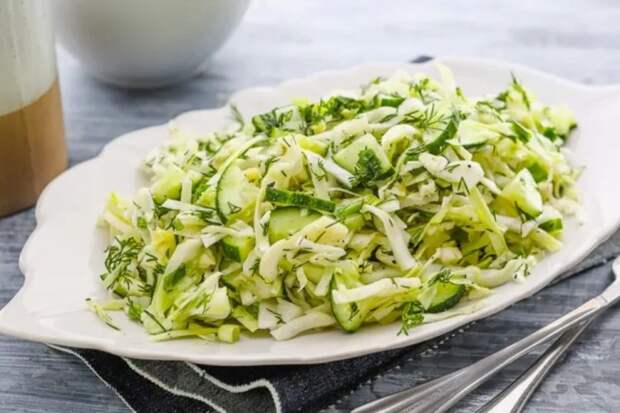 Салат с капустой, огурцом и укропом Салат с капустой, огурцом и укропом