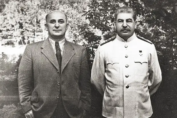 Лаврентий Берия (1899-1953) и Сталин