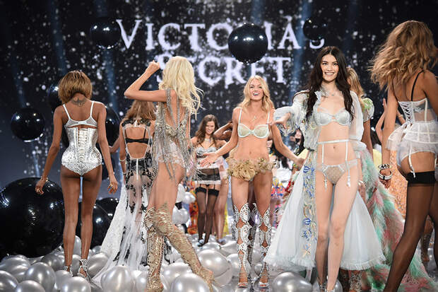 Как менялся бренд Victoria's Secret и его модели