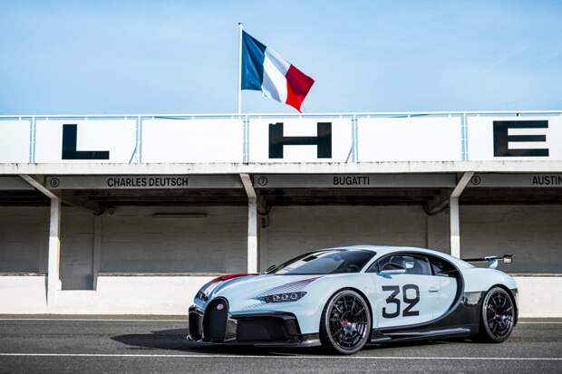 Спецверсия гиперкара Bugatti Chiron Pur Sport Grand Prix