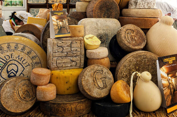 Роскачество: сыр в пицце и спортпитание стали проблемными товарами в 2025 году