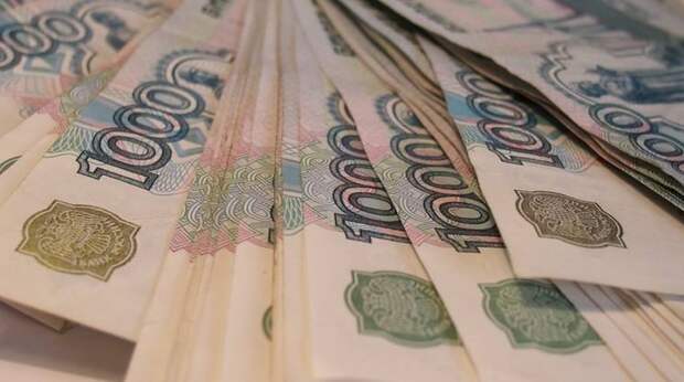 Стало известно, как и сколько россияне тратили деньги в 2025 году