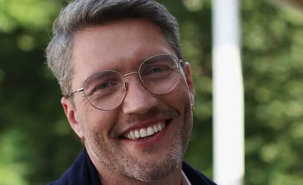 «Он не изменял»: почему после 20 лет брака и 5 детей известный актёр Павел Харланчук ушёл от жены