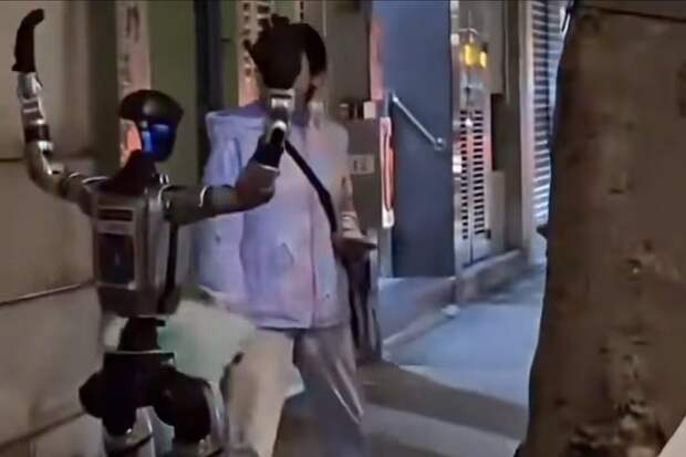 Daily Star: китаянка попала в больницу, испугавшись робота