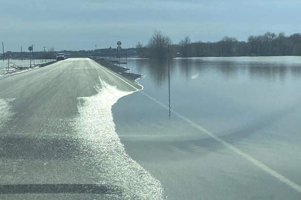 Паводковые воды размыли участок дороги Лаврентия — Лорино на Чукотке