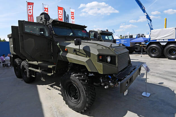 Выпуск бронеавтомобилей "Ахмат" с улучшенной защитой начнется в 2025 году
