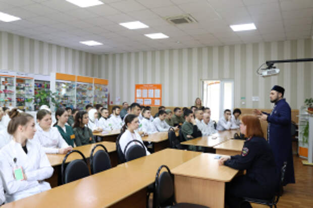 Пензенские полицейские и общественники обсудили со студентами проблему экстремизма и национализма