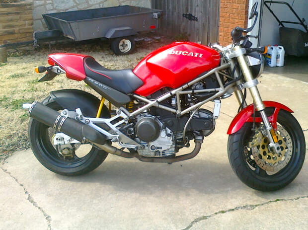 Ducati M900 Monster.