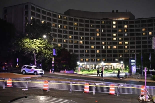 DM: агента Секретной службы при стрельбе на приеме с Трампом спас телефон