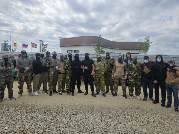 В качестве примера вот вам: парни из Русской дружины Краснодара на одном из последних рейдов.