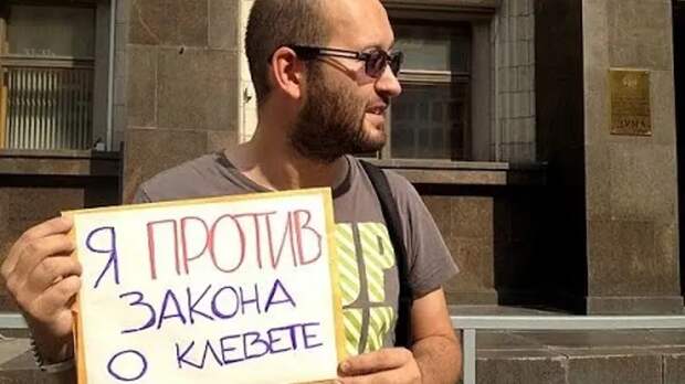https://yandex.ru/images/search?text=илья%20азар%20журналист&lr=119829&p=2&pos=68&rpt=simage&img_url=https%3A%2F%2Fotvet.imgsmail.ru%2Fdownload%2Fu_6ec15438aaf1ded1a28fcfcc3edfe748_800.jpg