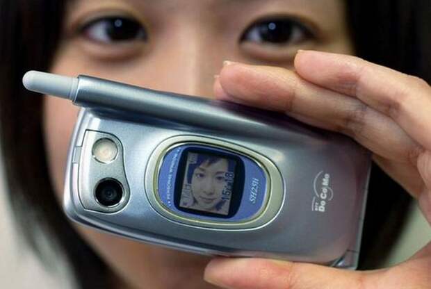 Японское изобретение: камера для телефона.