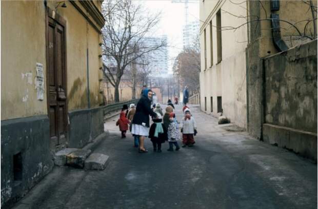 Детский сад на прогулке