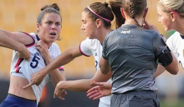 Спорт и искусство объединили в забавных коллажах