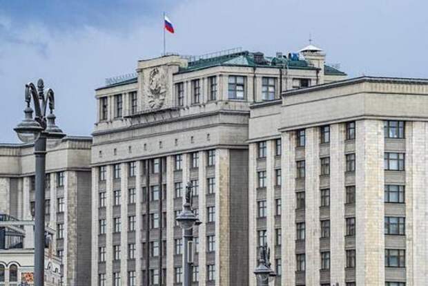 Депутат Нилов заявил о неоднозначном отношении к идее введения униформы для госслужащих