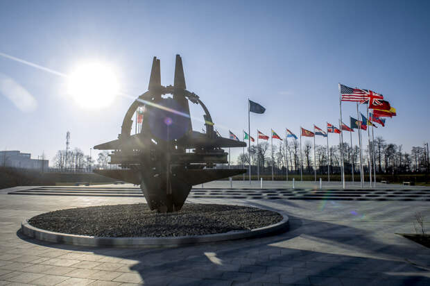 Рябков: НАТО балансирует на грани прямого военного конфликта с Россией