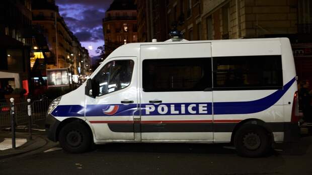 Отставные полицейские призвали Макрона восстановить порядок во Франции