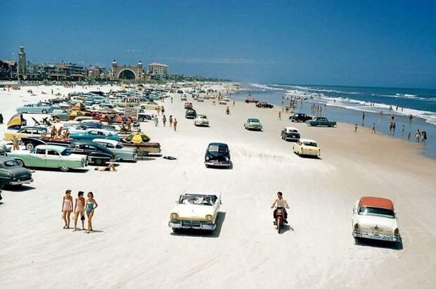 9. Пляж Дайтона-Бич, 1957 г. 20 век, 20 век в цвете, 50-е, 50-е года, жизнь в Америке, жизнь в сша, старые фотографии, сша