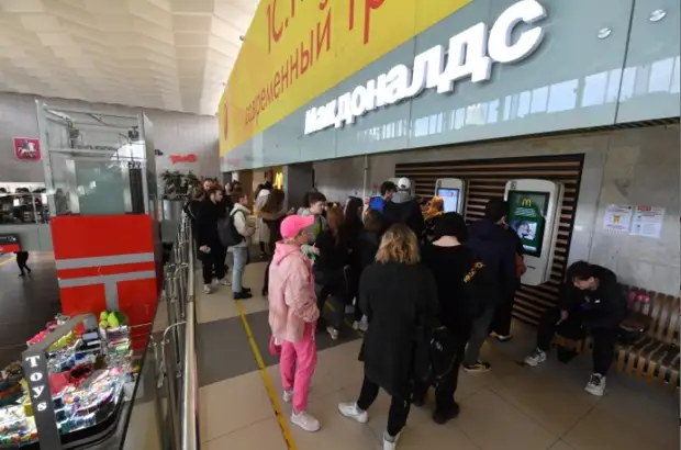 Западные бренды возвращаются в Россию "с черного хода". Власти составили список из 200 наименований