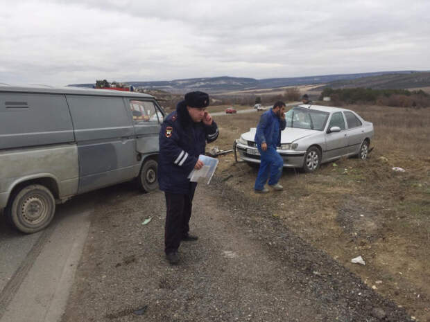 евастопольские спасатели МЧС оказали помощь женщине и подростку, пострадавшим в ДТП 