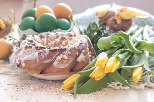 Россиянам рассказали, как безопасно красить яйца и есть кулич на Пасху