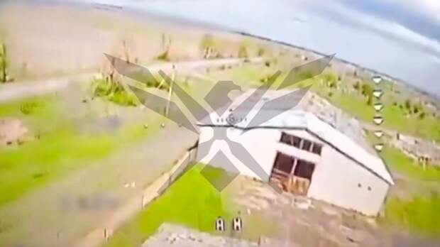 Операторы дронов поразили ангары и опорные пункты ВСУ