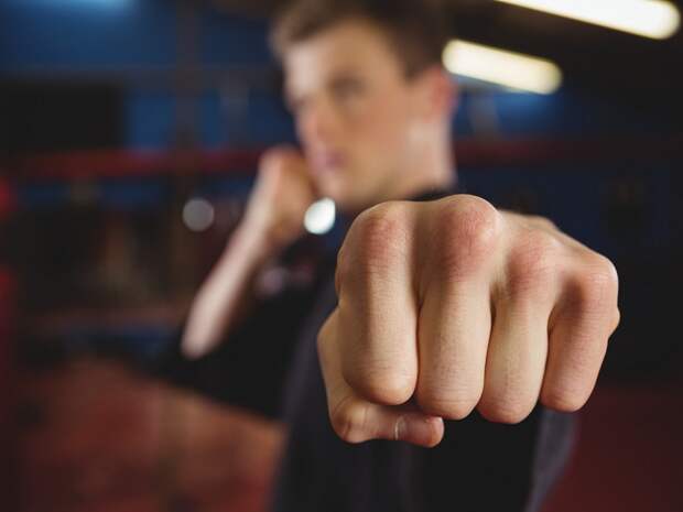 В Самаре двое мужчин устроили драку в очереди к банкомату