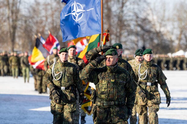 В решениях членов НАТО увидели признаки смерти альянса