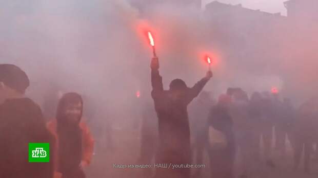 После нападения радикалов с файерами на офис Медведчука в Киеве возбудили дело