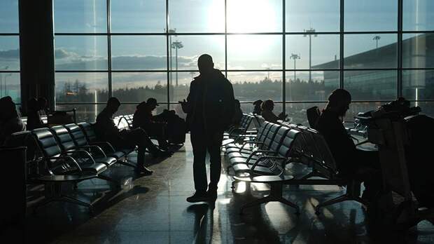 В аэропорту Шереметьево паломница не попала на рейс из-за бутылки святой воды