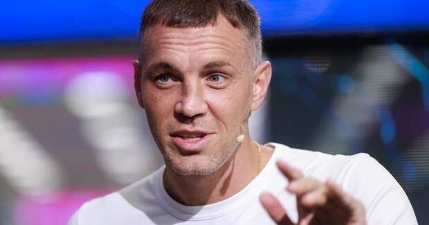 Дзюба поздравил с Пасхой: «С замечательным, добрым, светлым праздником! Праздник у всех должен быть прямо на душе. Улыбаемся»