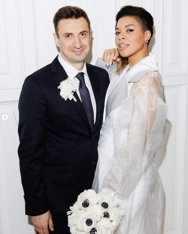 Экс-баскетболистка Екатерина Кейру вышла замуж за актера, сыгравшего Гошу в «Универе». Она была замужем за футболистом Новосельцевым