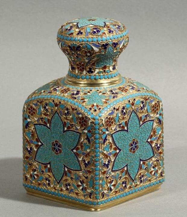 Серебряная Чайница с позолотой и эмалью, 1896 г. Серебряная Чайница с позолотой и эмалью, 1896 г.