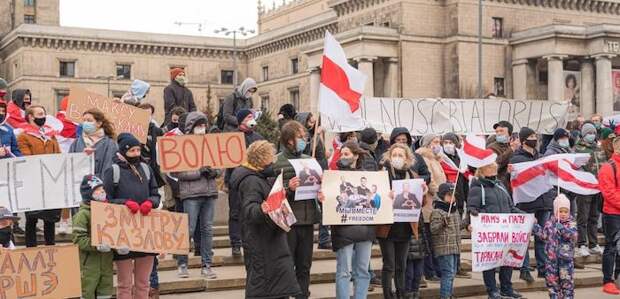 В Польше провели показные акции в поддержку белорусских путчистов В Польше провели показные акции в поддержку белорусских путчистов
