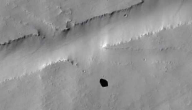 Старая фотография вызывает новые дебаты: Таинственные ямы скрывают тайны внеземной жизни на Марсе?