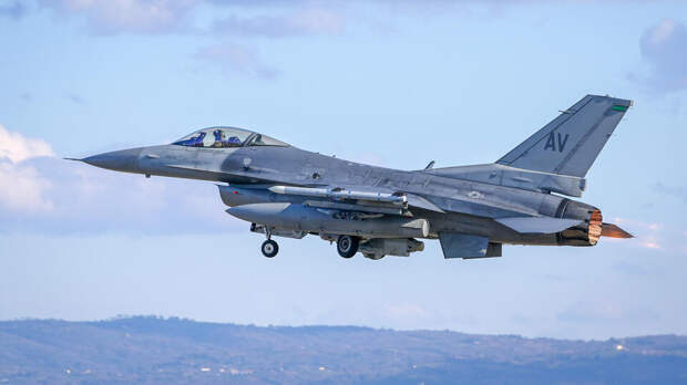 Пентагон подписал контракт на техобслуживание самолетов F-16 для Украины