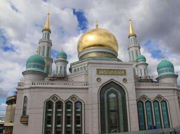 Праздничная молитва в день в Ураза-байрам в Соборной мечети Москвы пройдет онлайн