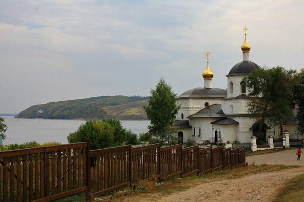 На острове-буяне Город золотой
