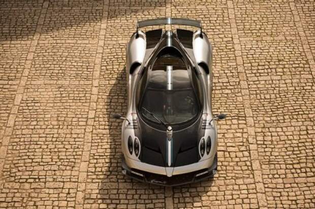Двухдверный гиперкар от Pagani Automobili (17 фото)