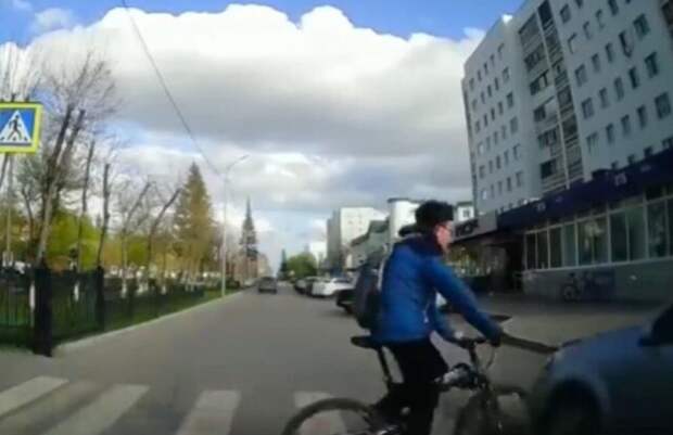 Не спешился и врезался в автомобиль