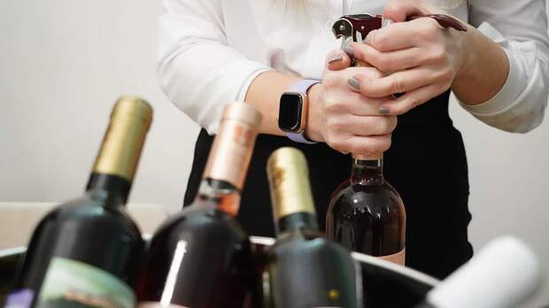 Правительство продлило эксперимент по маркировке импортного алкоголя до 2026 года